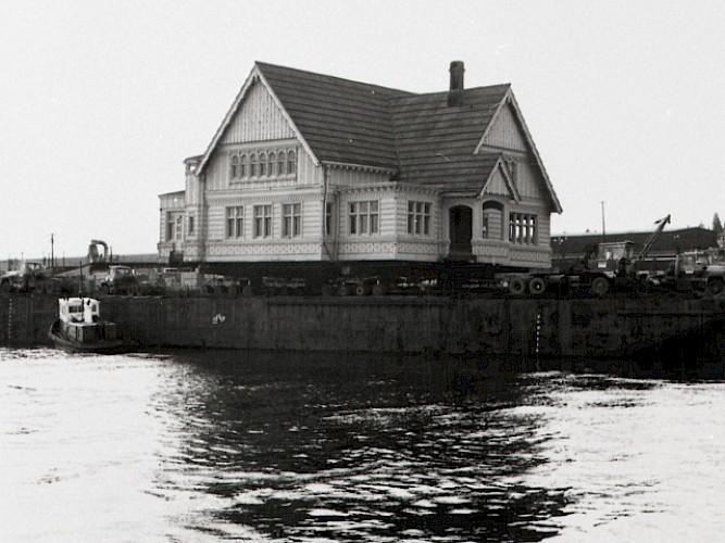 The Weyerhaeuser Building was barged down the Snohomish River from Mill B to the Marina Village in 1983. The Weyerhaeuser Building was barged down the Snohomish River from Mill B to the Marina Village in 1983.